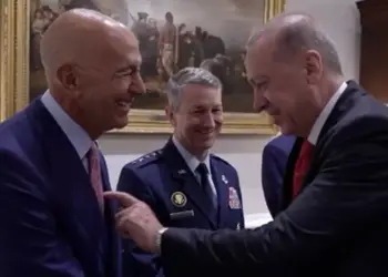 Tom Barrack û xefika diplomatîk