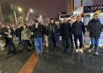 Ciwanên Êlihê li dijî êrişên li ser Rojava daketin kolanan