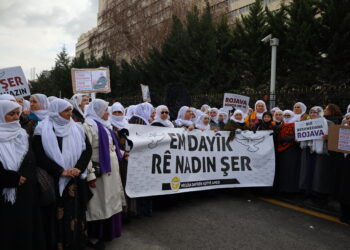 Dayikên Aştiyê li ber wezaretê bang kirin: Bila Hakan Fîdan îstîfa bike