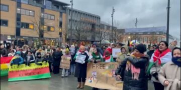 Gelê Kurd qadan terk nake: Li dehan qadan bi deh hezaran meşiyan