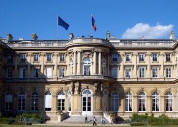 Fransayê êriş şermezar kir û xwest li Helebê agirbest bê ragihandin