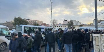 Başûrî bi sloganan meşa ber bi Rojava ve didomînin