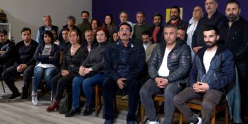 ‘Divê hunermend ji bo Rojava û Rojhilat çalak bin û serkêşiyê bikin’