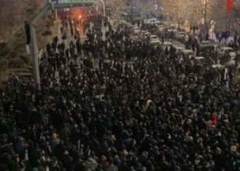 ‘Gel li hemberî zilmê serî radike’