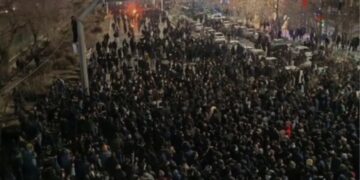 ‘Gel li hemberî zilmê serî radike’