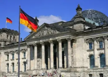 Parlamenterên alman: Ji bo Helebê têkevin nava liv û tevgerê