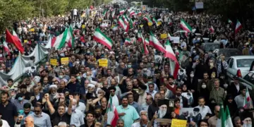 Komkujiyên Îranê matmayî hişt: Bangawaziyên mûdaxileyê zêde dibin