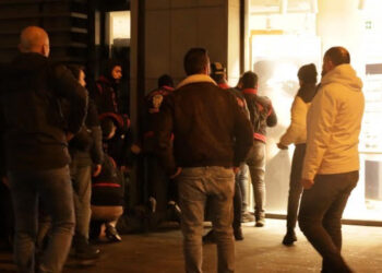 Li Îzmîrê dema binçavkirina 6 kesan hate dirêjkirin