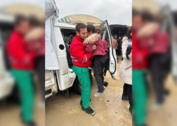 Heyva Sor koçberanê Helebî Qampê Newroze de bi ca kena