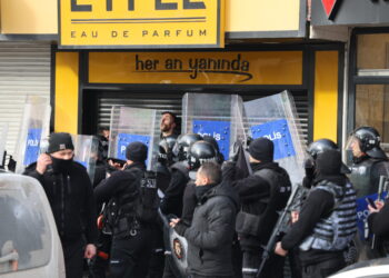 Polîsan êrişî ciwan û rojnamegeran kir: 2 ciwan hatin binçavkirin HATE NÛKIRIN