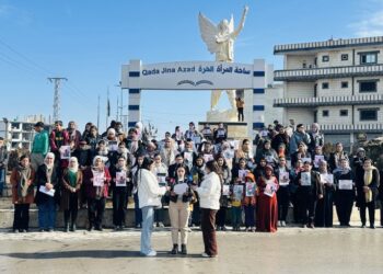 Jinên Kobanê bang li civaka navneteweyî kir: Êrişan rawestînin