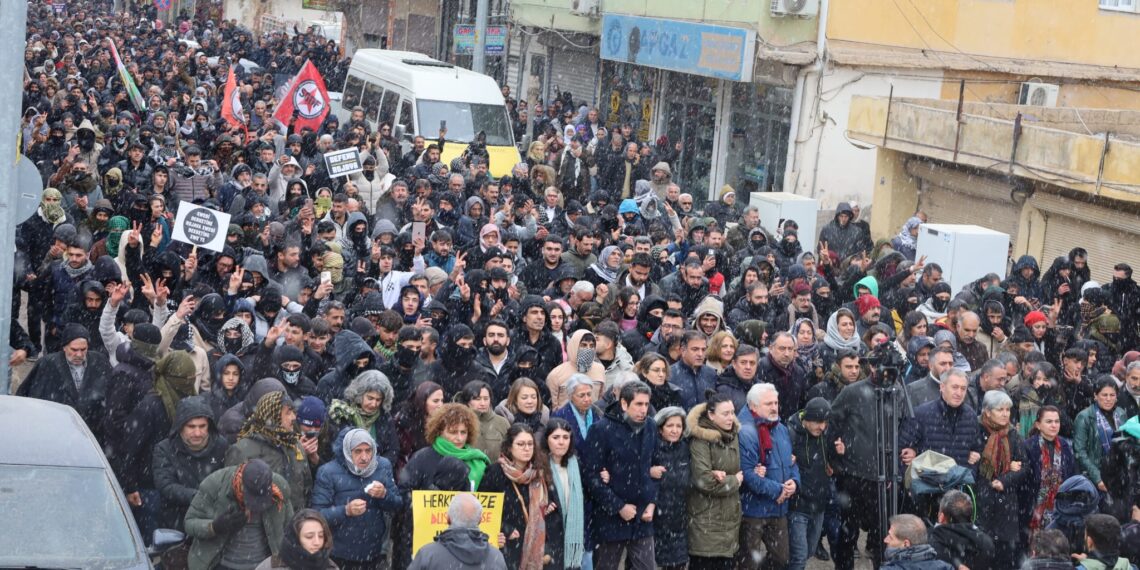 Pirsûs sibê ber bi sînorê Kobanê ve dimeşe