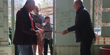 Li Rojava koçber bi hevgiriyê pirsgirêkan çareser dikin