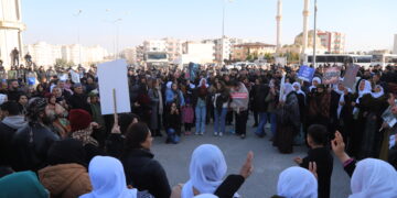 Ji Nisêbînê bang kirin: Ji bo alîkariya mirovî deriyên sînor vekin