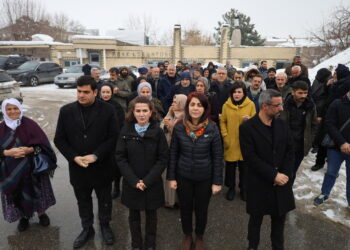 Êrişên li ser Rojava li Mûşê hate protestokirin