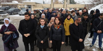 Êrişên li ser Rojava li Mûşê hate protestokirin