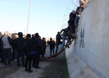 Li ser sînorê Bakur û Rojava wêneyên berxwedanê