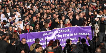 Li ser sînorê Bakur û Rojava wêneyên berxwedanê