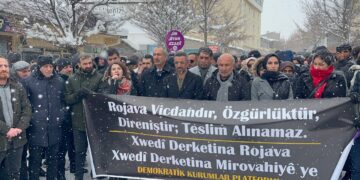 ‘Em ê di parastina aştiyê de bi israr bin’