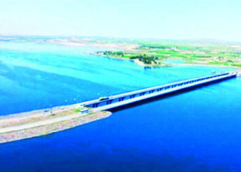 Çeteyan li Qereqozaqê derbeyên giran xwarin