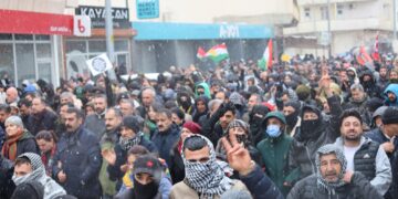 Li Pirsûsê bi deh hezaran kes ji bo Rojava meşiya