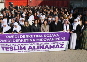 ‘Li Helebê êriş, li bakurê Kurdistanê aştî nabe’