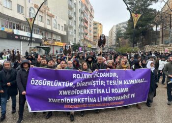 Li Qoserê bi hezaran kes ji bo Rojava meşiyan