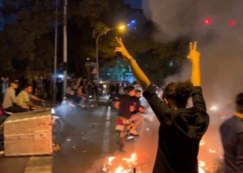 Li Îranê xwepêşandan veguherî daxwaza azadiyê: Berxwedan berbelav dibe