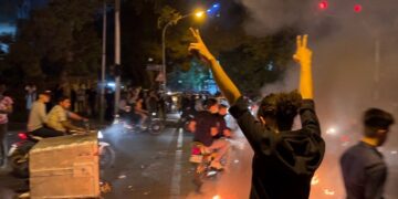 Li Îranê xwepêşandan veguherî daxwaza azadiyê: Berxwedan berbelav dibe