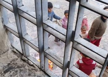 SOHR: Keyeyê efrînijî ke Kobanî de yê krîzêko giran ê merdimîye reyde rî bi rî yê