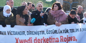 ‘Gel li dijî êrîşên li ser Rojava xwe diparêze’