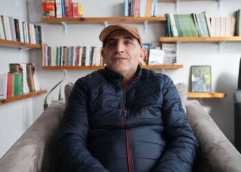 Hunermendên Kurd: Em ê bi stranên xwe bibin dengê Rojavayê