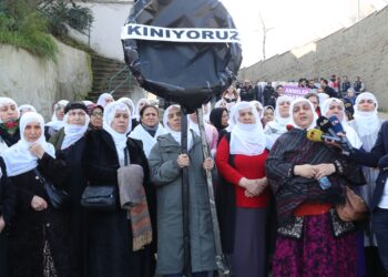 Dayikên Aştiyê: Têkoşîna gelê Kurd têkoşîna azadî û demokrasiyê ye