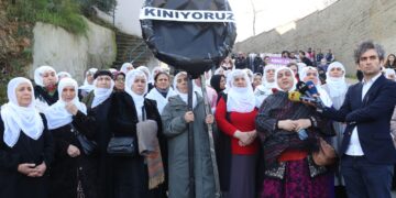 Dayikên Aştiyê: Têkoşîna gelê Kurd têkoşîna azadî û demokrasiyê ye