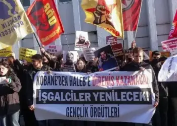 Ciwanên ku komkujî şermezar kirin rastî êrişa polîsan hatin