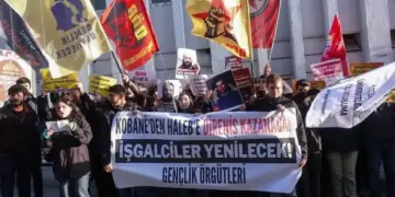 Ciwanên ku komkujî şermezar kirin rastî êrişa polîsan hatin