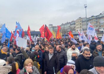 Îstanbul de bi hezaran kes seba Rojava kom bî