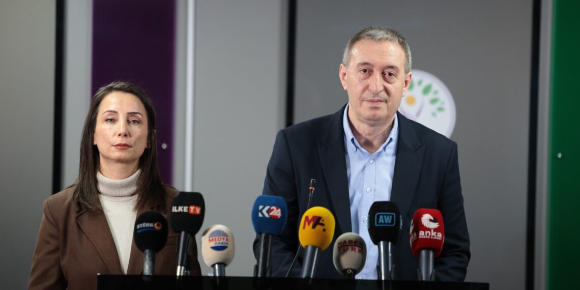 Tulay Hatîmogullari: Bêdengî hevkariya sûc e   Tuncer Bakirhan: Aloziya Sûriyeyê li dijî pêvajoyê darbe ye