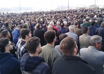 Li Îranê gel bi girseyeke mezin cenazeyan defin dike