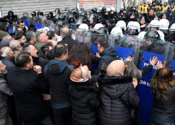 Wan ji bo Rojava rabû ser pêya