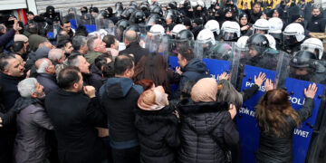 Li Wan ji bo Rojava rabû ser pêya