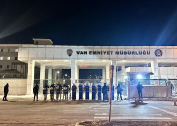 Parêzer li dijî binçavkirinên li Wanê meşiyan