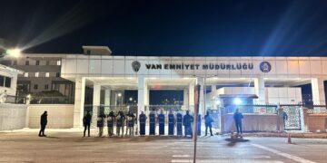 Parêzer li dijî binçavkirinên li Wanê meşiyan