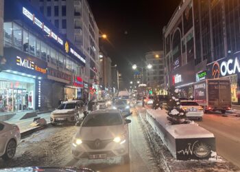 Waniyan êrişên li ser Rojava bi konvoyekê şermezar kir