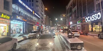 Waniyan êrişên li ser Rojava bi konvoyekê şermezar kir