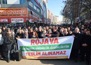 Gulderen Varli: Hûn piştgiriya hişmendiya ku serê mirovan jê dike dikin 