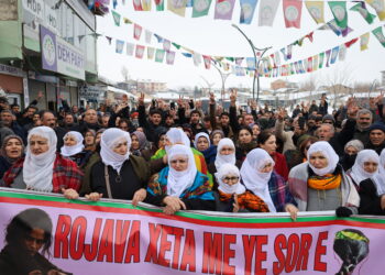 Li herêma komkujiyê bûn yek dil: Destên xwe yên qirêj nedin Rojava