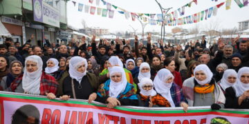 Li herêma komkujiyê bûn yek dil: Destên xwe yên qirêj nedin Rojava