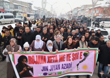Xelkê Ebexê ji bo Rojava meşiya: Dilê me li Rojava lêdide