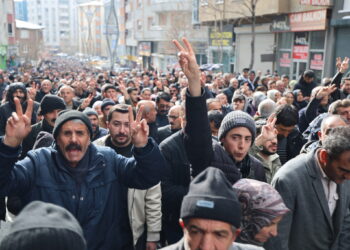 ‘Do Rojava tu wext nêkewa’